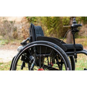 Switch between powered assistance and self propelling anytime feature image